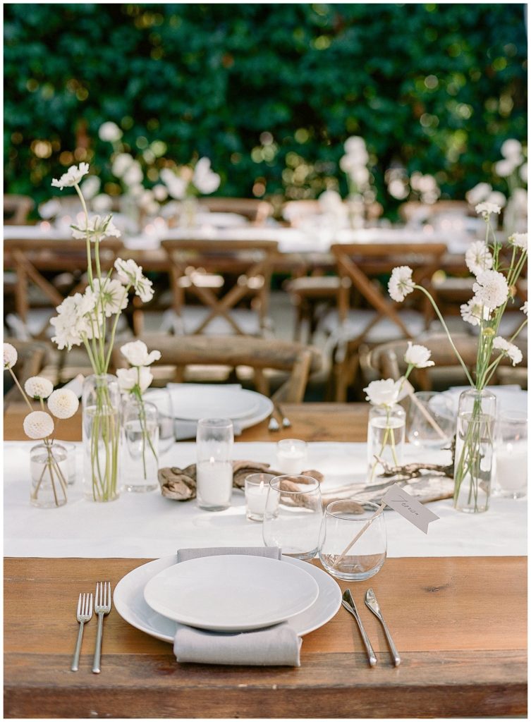 Organic wedding design with bud vases by Gather Design Company || The Ganeys