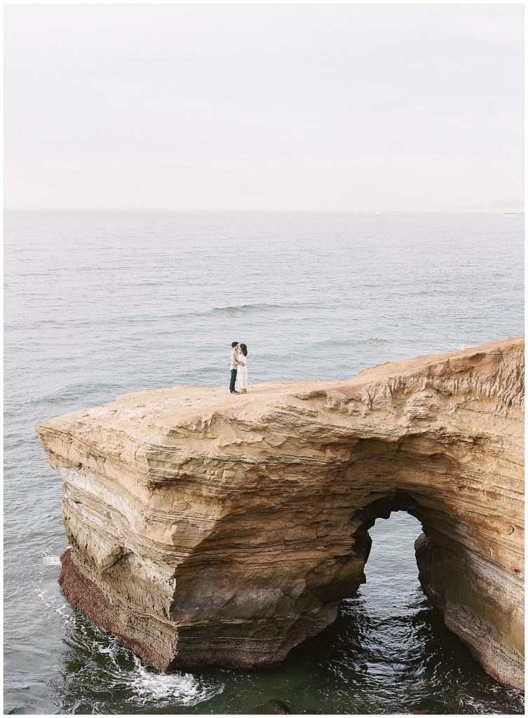 San Diego Cliffs Engagement Photos || The Ganeys