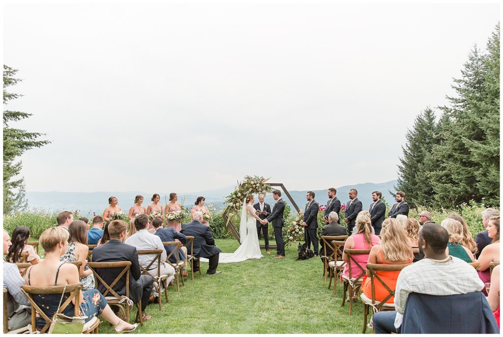 wedding ceremony at Gorge Crest Vineyards