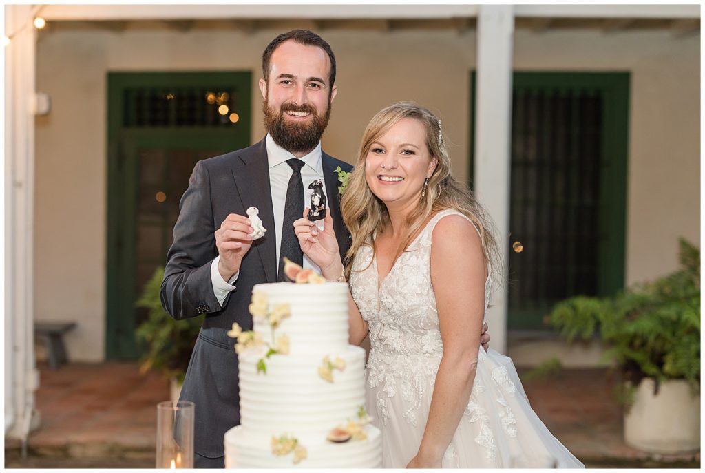 surprising groom with dog details on wedding cake